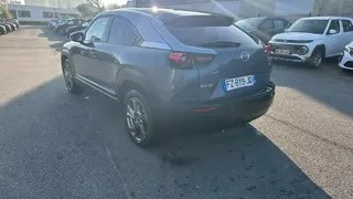 
								Mazda MX-30 Modern Confidence e-Skyactiv full									