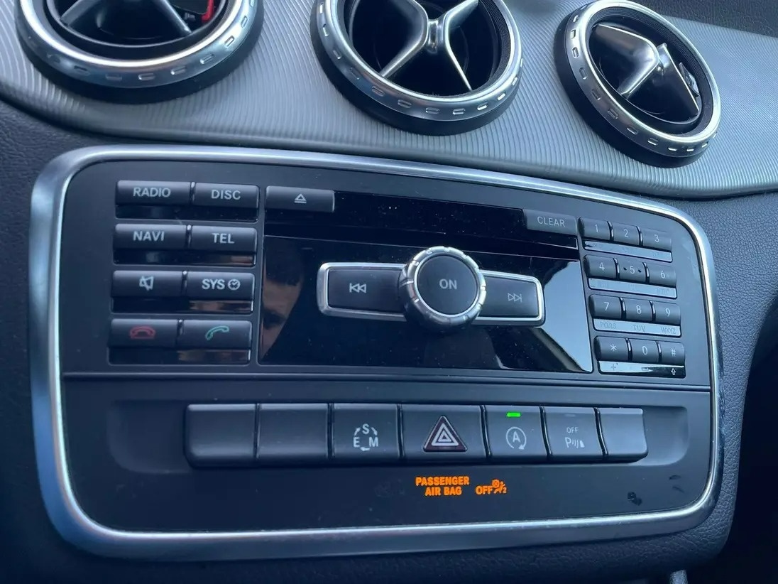 
								MERCEDES GLA (2) 180 D SENSATION 7G-DCT full									