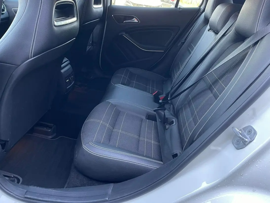 
								MERCEDES GLA (2) 180 D SENSATION 7G-DCT full									
