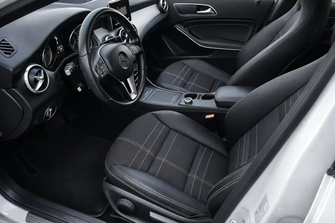 
								MERCEDES GLA (2) 180 D SENSATION 7G-DCT full									